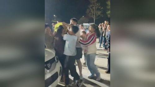 大妈迷惑老人吃瓜,揭秘网络谣言背后的真相