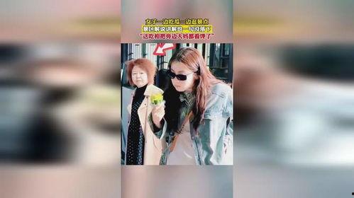 女子吃瓜景区解说,女子游客的趣味互动体验